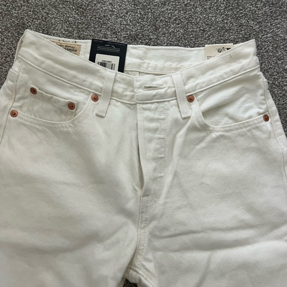 NWT Levi's 501 Straight Leg Jeans - Picture 4 of 4